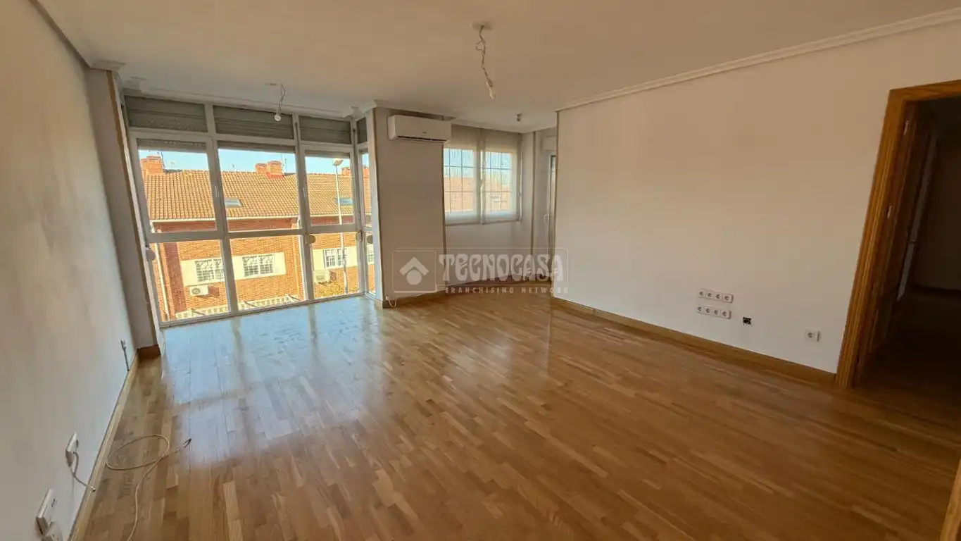 Sala de estar de Piso en venta en Alcalá de Henares con Aire acondicionado, Calefacción y Terraza
