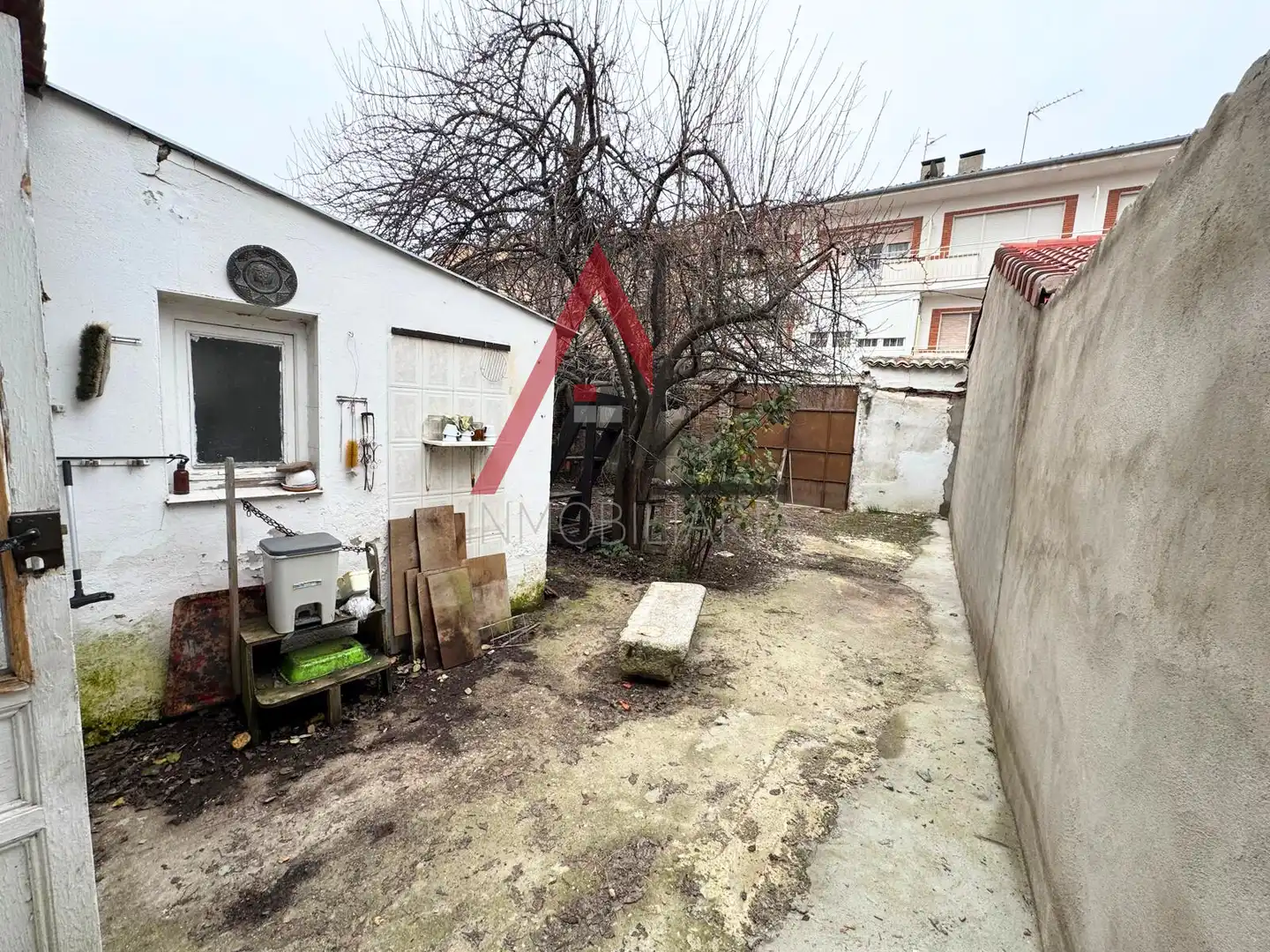 Vista exterior de Edificio en venta en Nava de la Asunción