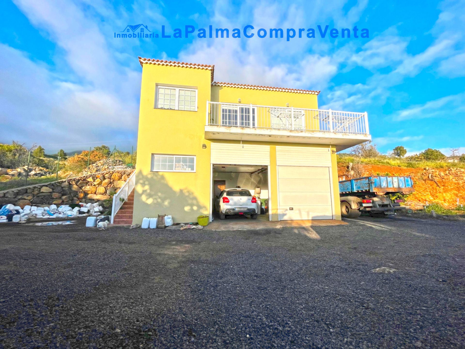 Vista exterior de Casa o xalet en venda en Tijarafe amb Aire condicionat, Jardí privat i Moblat