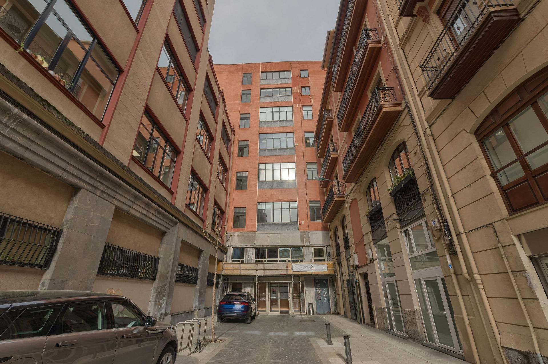 Vista exterior de Oficina en venda en Bilbao  amb Aire condicionat