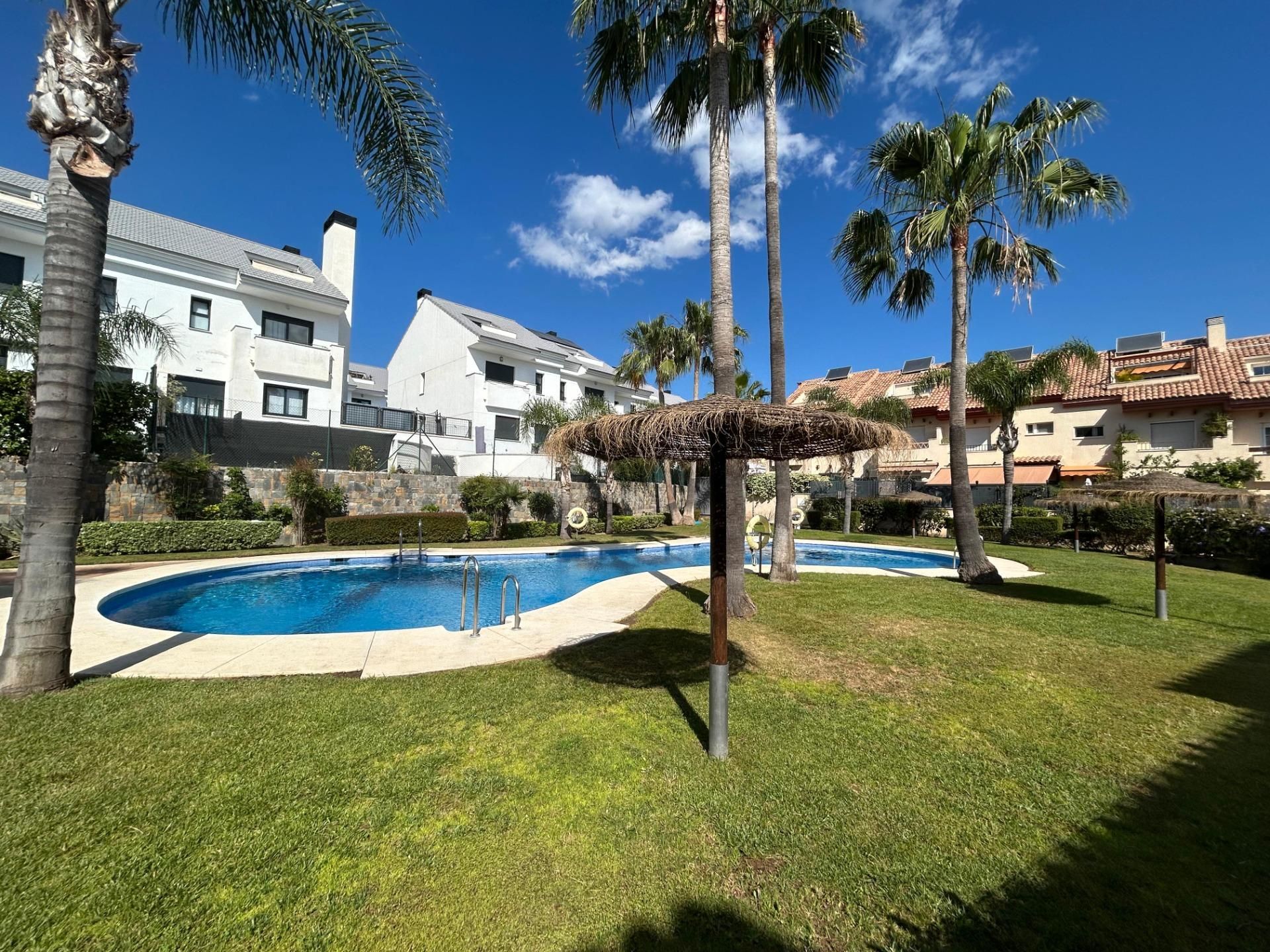 Exterior view of Single-family semi-detached for sale in Fuengirola  with Air Conditioner, Private garden and Terrace