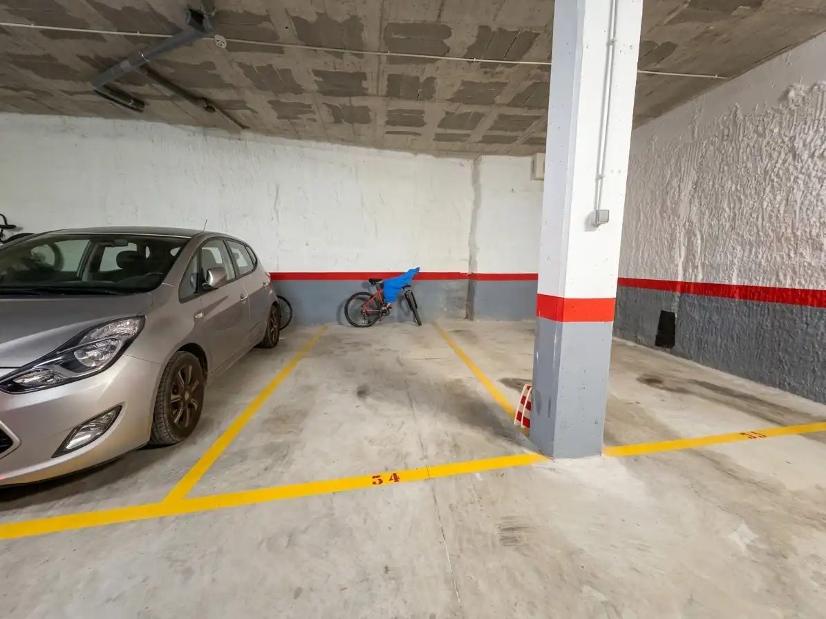 Parking de Apartamento de alquiler en Badalona con Calefacción, Amueblado y Horno