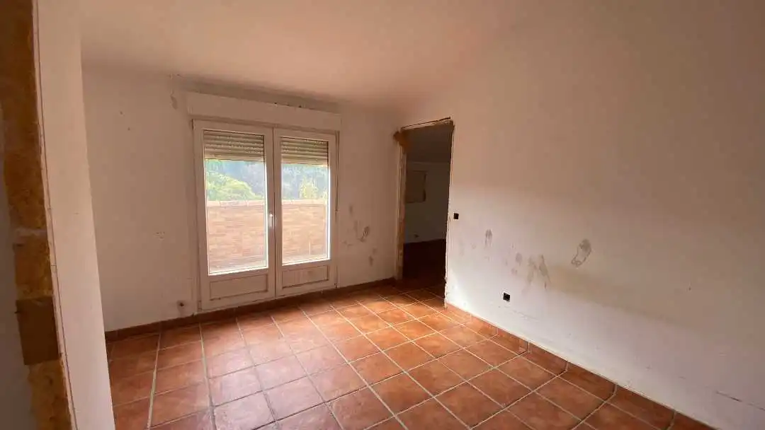 Sala d'estar de Casa adosada en venda en Tórtola de Henares amb Jardí privat, Terrassa i Balcó