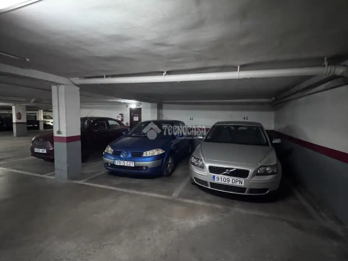 Parkplatz von Wohnung zum Verkauf in León Capital  mit Heizung, Terrasse und Abstellraum