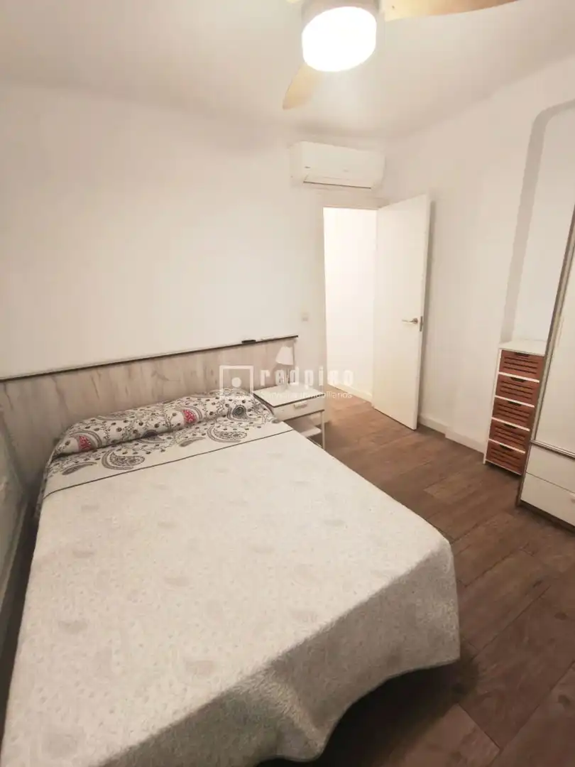 Schlafzimmer von Wohnung zur Miete in Málaga mit Klimaanlage und Parkett