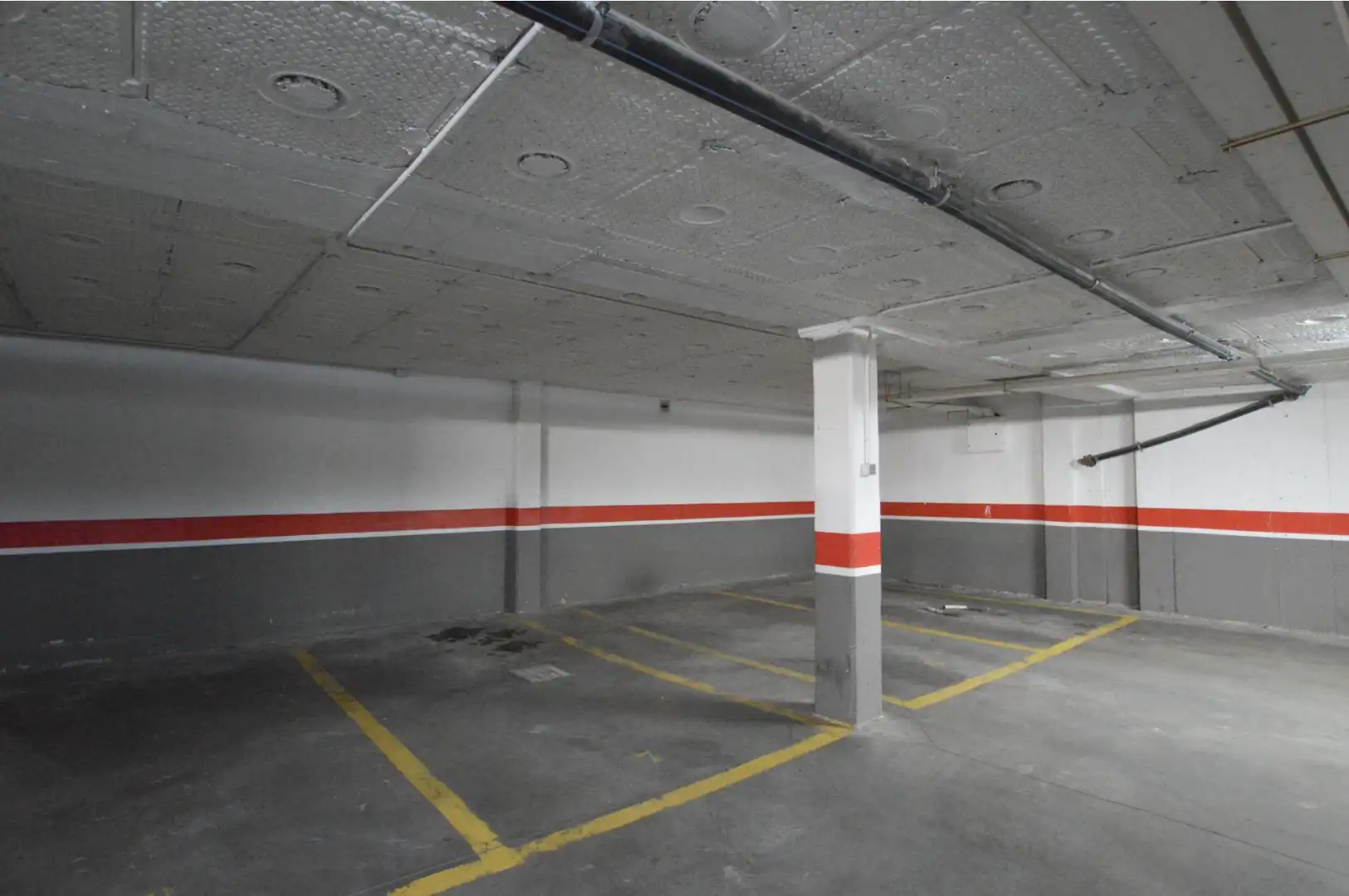 Parkplatz von Wohnung zur Miete in La Algaba mit Klimaanlage, Terrasse und Schwimmbad