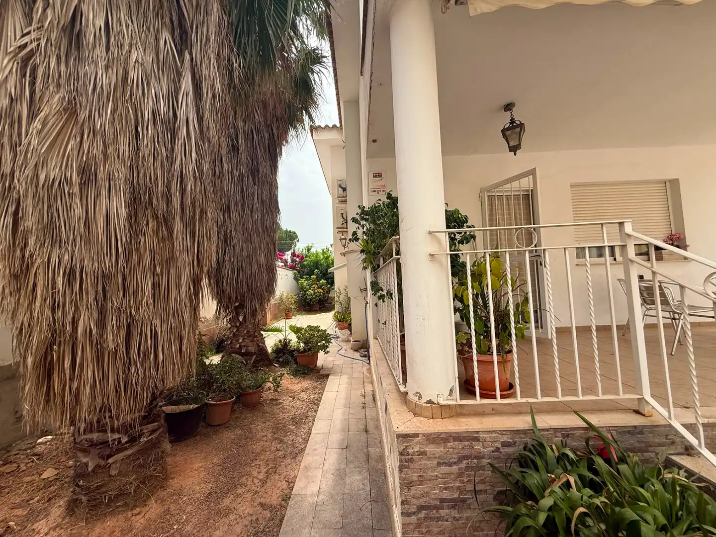 Vista exterior de Casa o xalet en venda en La Pobla de Vallbona amb Aire condicionat, Calefacció i Jardí privat