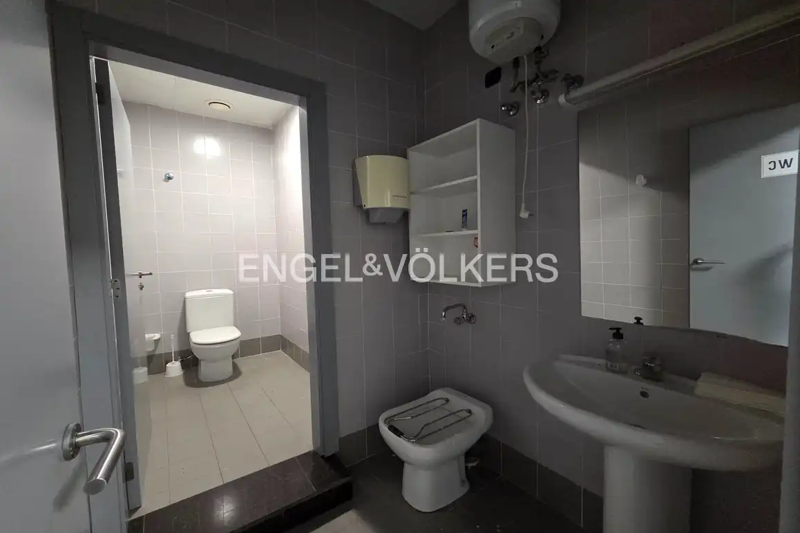 Bathroom of Commercial properties for rent in Benidorm  with Air Conditioner