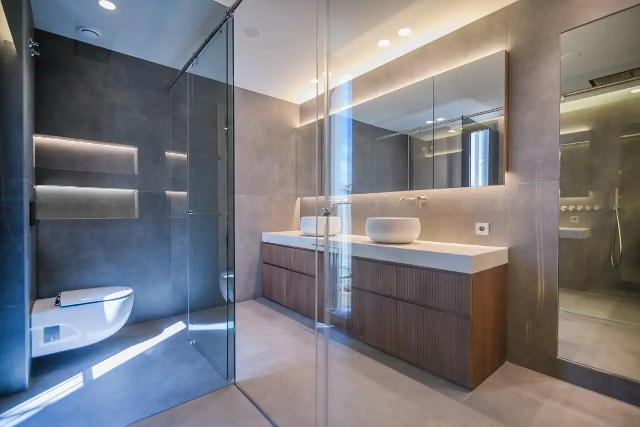 Badezimmer von Dachboden zum Verkauf in Barcelona mit Klimaanlage, Heizung und Terrasse