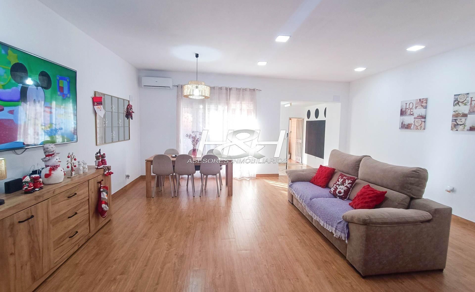 Living room of House or chalet for sale in Burjassot  with Air Conditioner, Terrace and Storage room