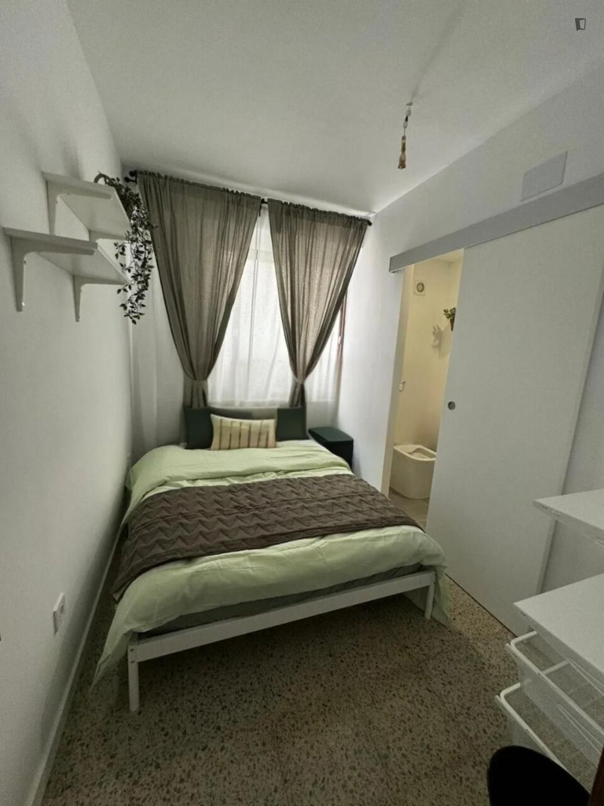 Habitación de Apartamento para compartir en Torrent con Amueblado y Internet