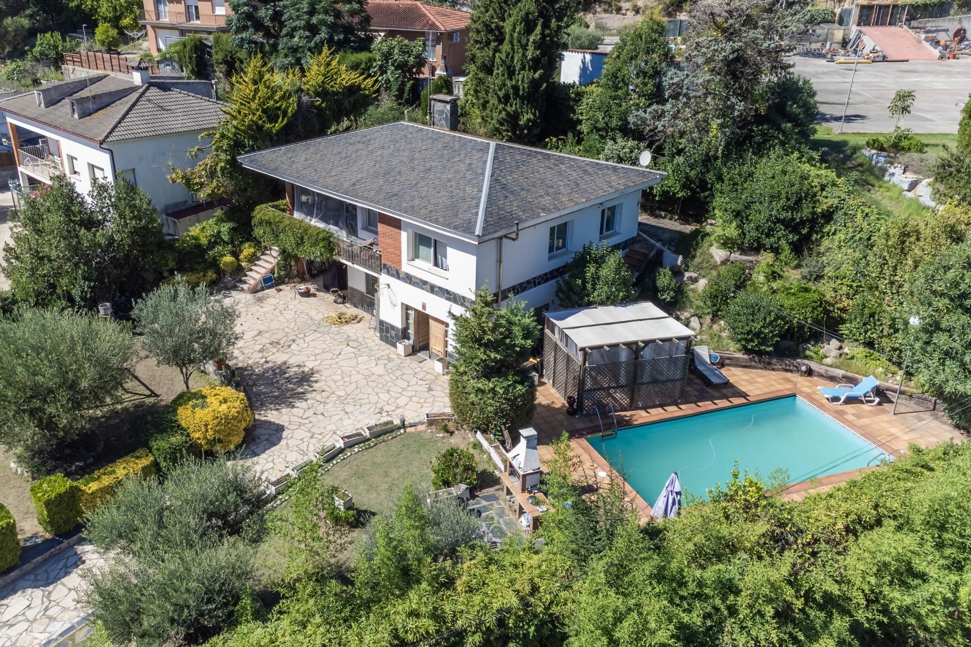 Vista exterior de Casa o xalet en venda en Vilanova del Vallès amb Aire condicionat, Calefacció i Jardí privat