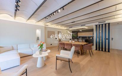 Dining room of Flat for sale in  Barcelona Capital  with Air Conditioner, Heating and Parquet flooring