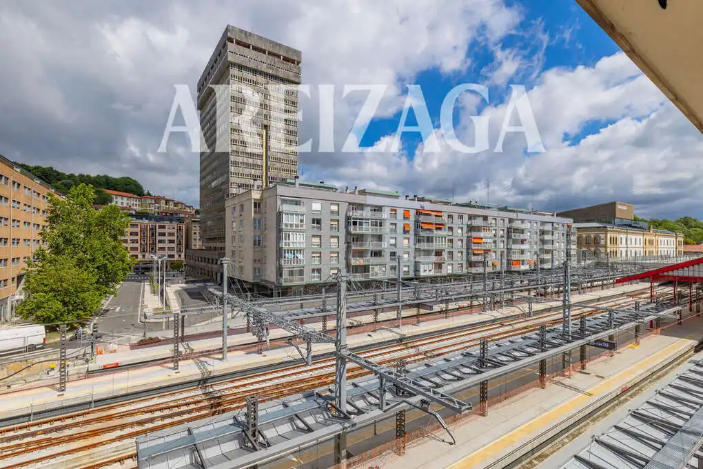 Vista exterior de Pis en venda en Donostia - San Sebastián  amb Aire condicionat, Calefacció i Terrassa