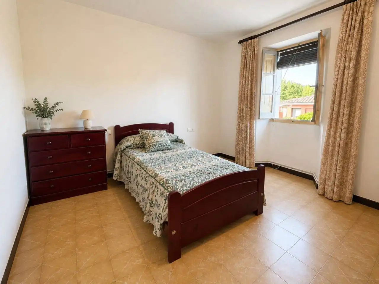 Dormitori de Casa adosada en venda en Porqueres amb Jardí privat i Terrassa
