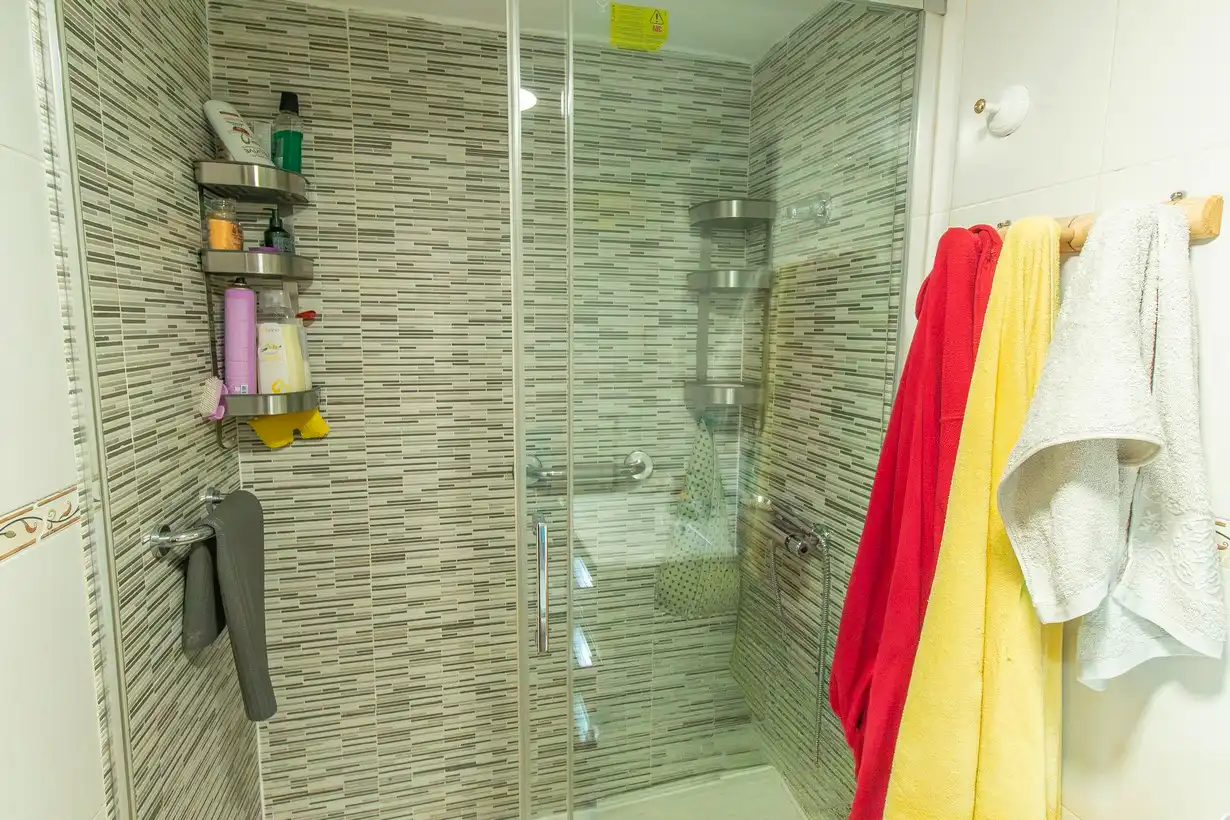 Bathroom of Flat for sale in Madrid  with Air Conditioner, Heating and Furnished