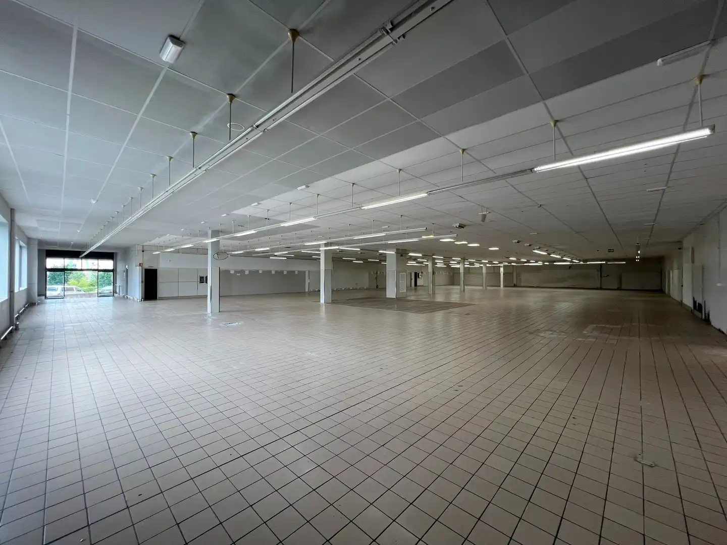 Industrial buildings for rent in Fene  with Heating and Alarm