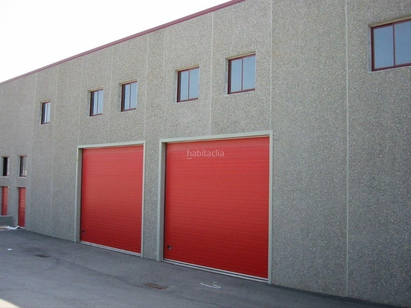 Vista exterior de Nau industrial en venda en Sant Vicenç de Castellet