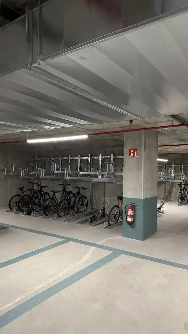 Aparcament de Pis de lloguer en Mataró amb Aire condicionat, Parquet i Piscina