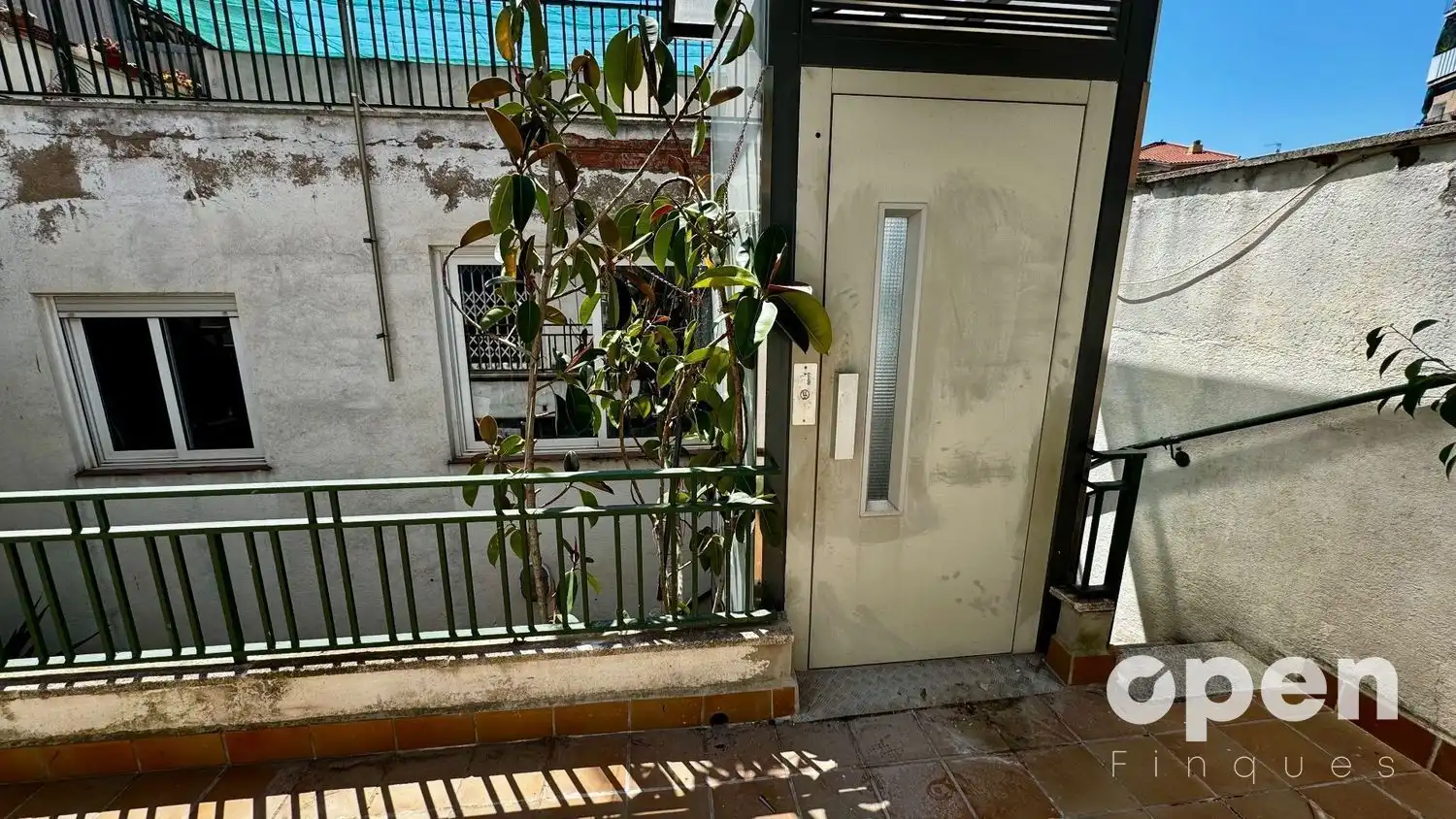 Balcony of Houses for sale in Terrassa  with Air Conditioner, Heating and Terrace
