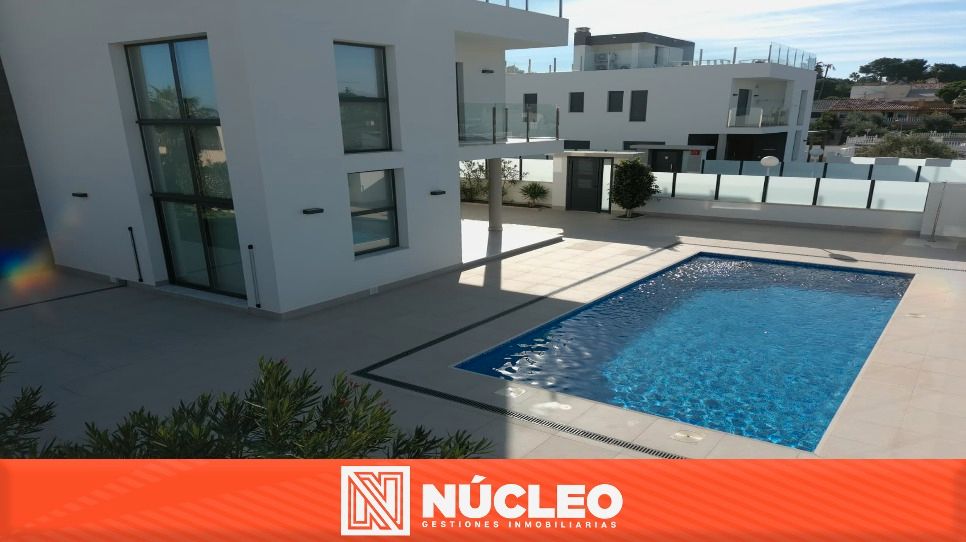 Casa o chalet en venta en Avenida de Torrevieja, Los Balcones - Los Altos