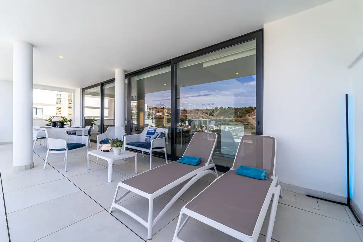 Terraza de Apartamento en venta en Fuengirola con Aire acondicionado, Trastero y Piscina comunitaria