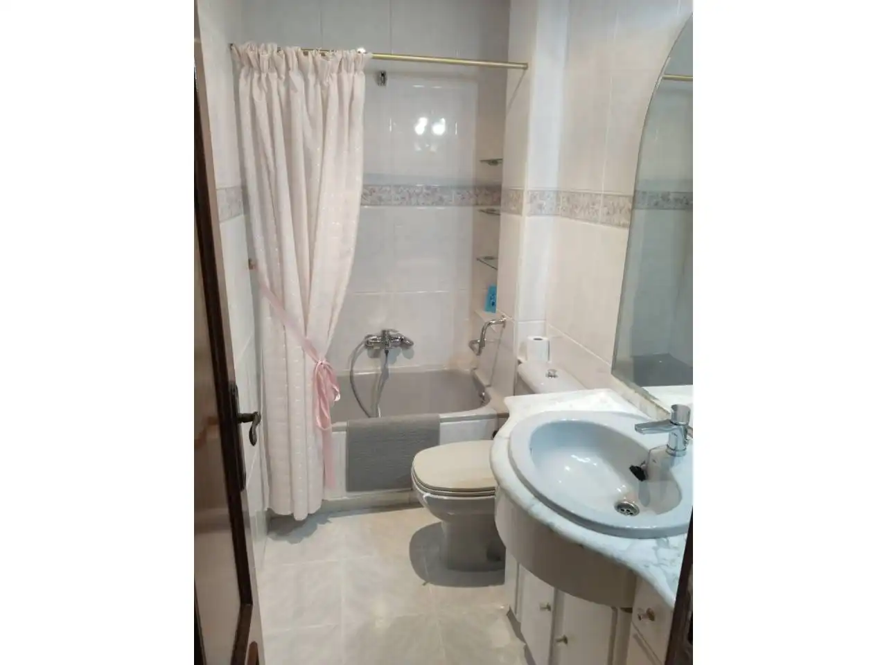 Baño de Piso de alquiler en Burgos con Calefacción, Parquet y Amueblado