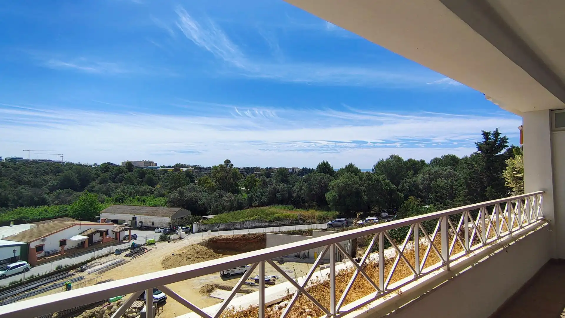 Terrasse von Wohnungen zum Verkauf in Marbella mit Klimaanlage, Privatgarten und Terrasse