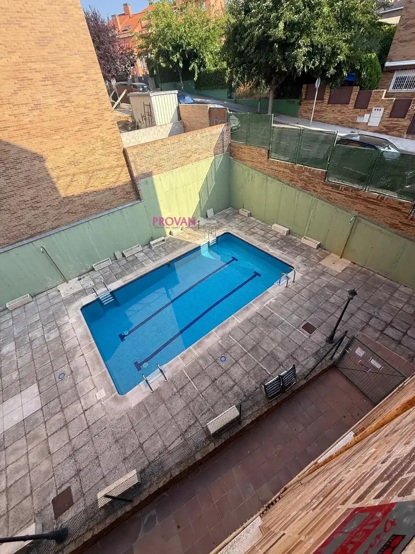 Piscina de Pis en venda en San Agustín del Guadalix amb Aire condicionat, Calefacció i Parquet