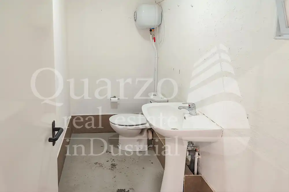 Bany de Nau industrial en venda en Velilla de San Antonio