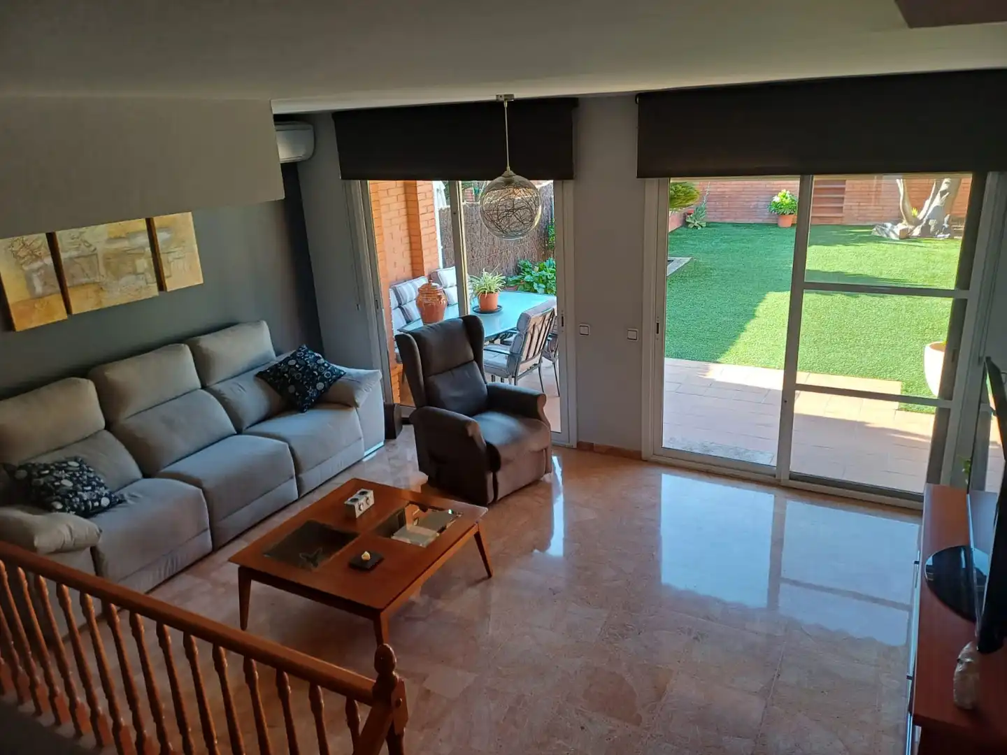Wohnzimmer von Einfamilien-Reihenhaus zum Verkauf in Castellbisbal mit Klimaanlage, Heizung und Privatgarten