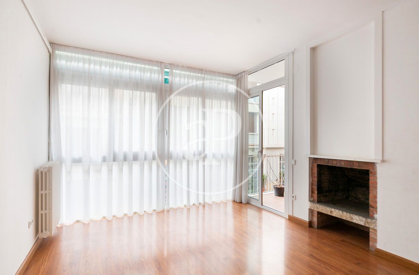Living room of Flat for sale in  Barcelona Capital  with Air Conditioner, Heating and Terrace