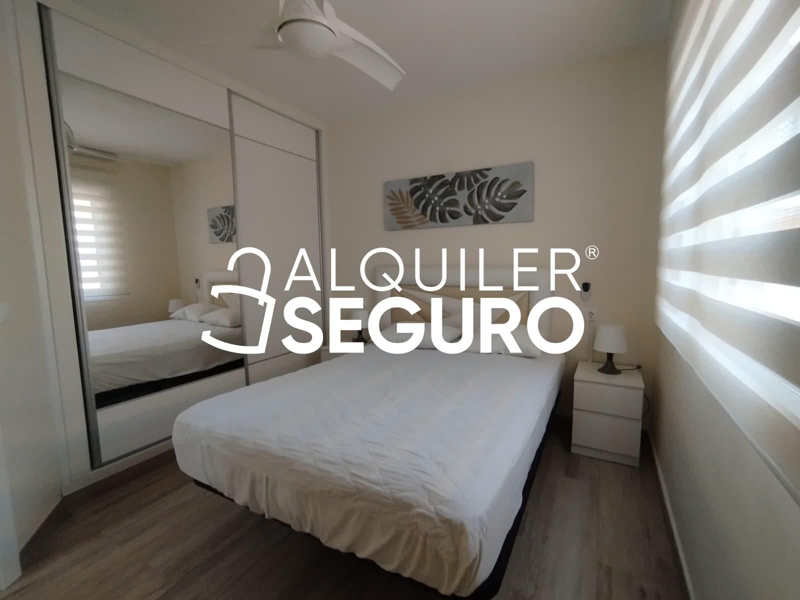 Dormitori de Pis de lloguer en Fuengirola amb Aire condicionat i Moblat