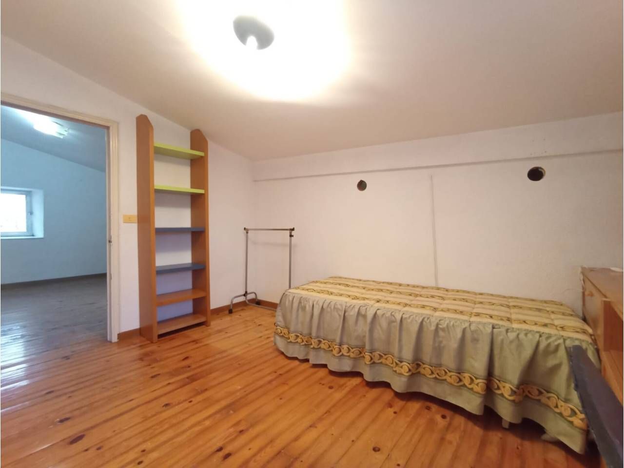 Dormitori de Casa o xalet en venda en Burgos Capital amb Calefacció