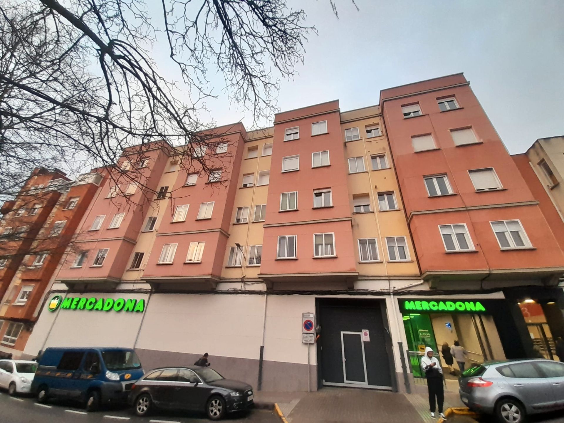 Vista exterior de Piso en venta en Burgos Capital con Calefacción