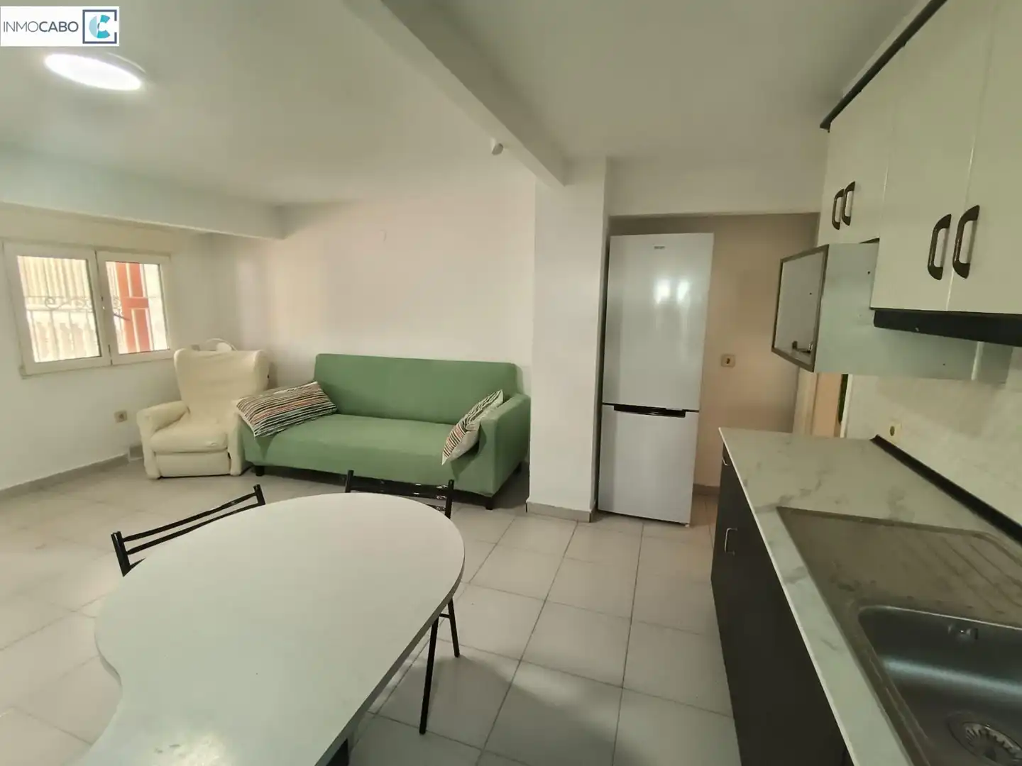 Sala d'estar de Apartament de lloguer en Los Alcázares amb Aire condicionat, Terrassa i Traster