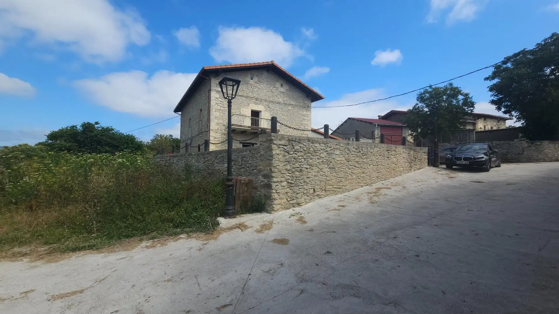Vista exterior de Casa o xalet en venda en Valle de Mena amb Calefacció, Jardí privat i Terrassa