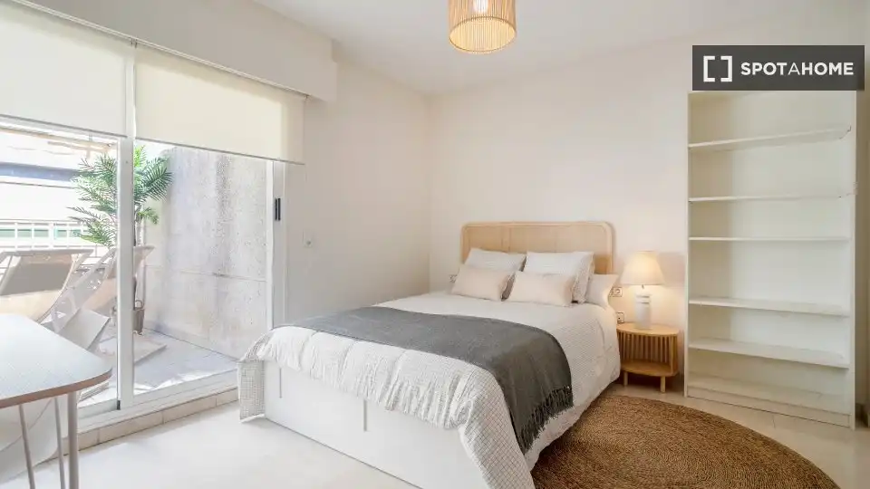 Bedroom of Flat for share in Alicante / Alacant  with Air Conditioner, Heating and Furnished