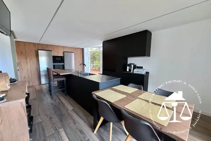 Cuina de Casa o xalet en venda en Sant Boi de Llobregat amb Aire condicionat, Calefacció i Jardí privat