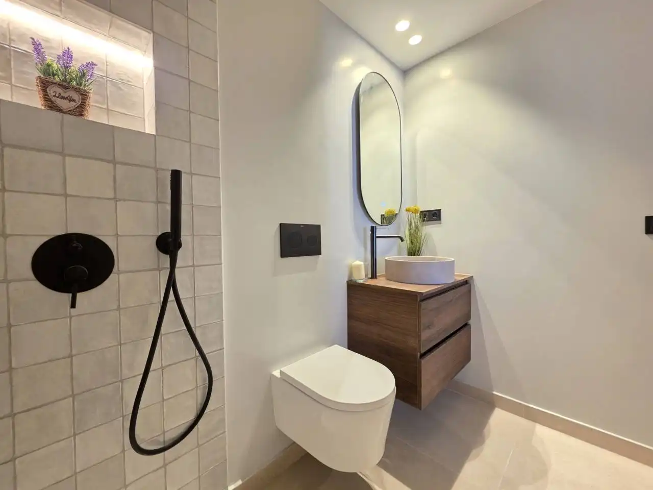Bathroom of Duplexes for sale in Barcelona  with Air Conditioner, Heating and Parquet flooring