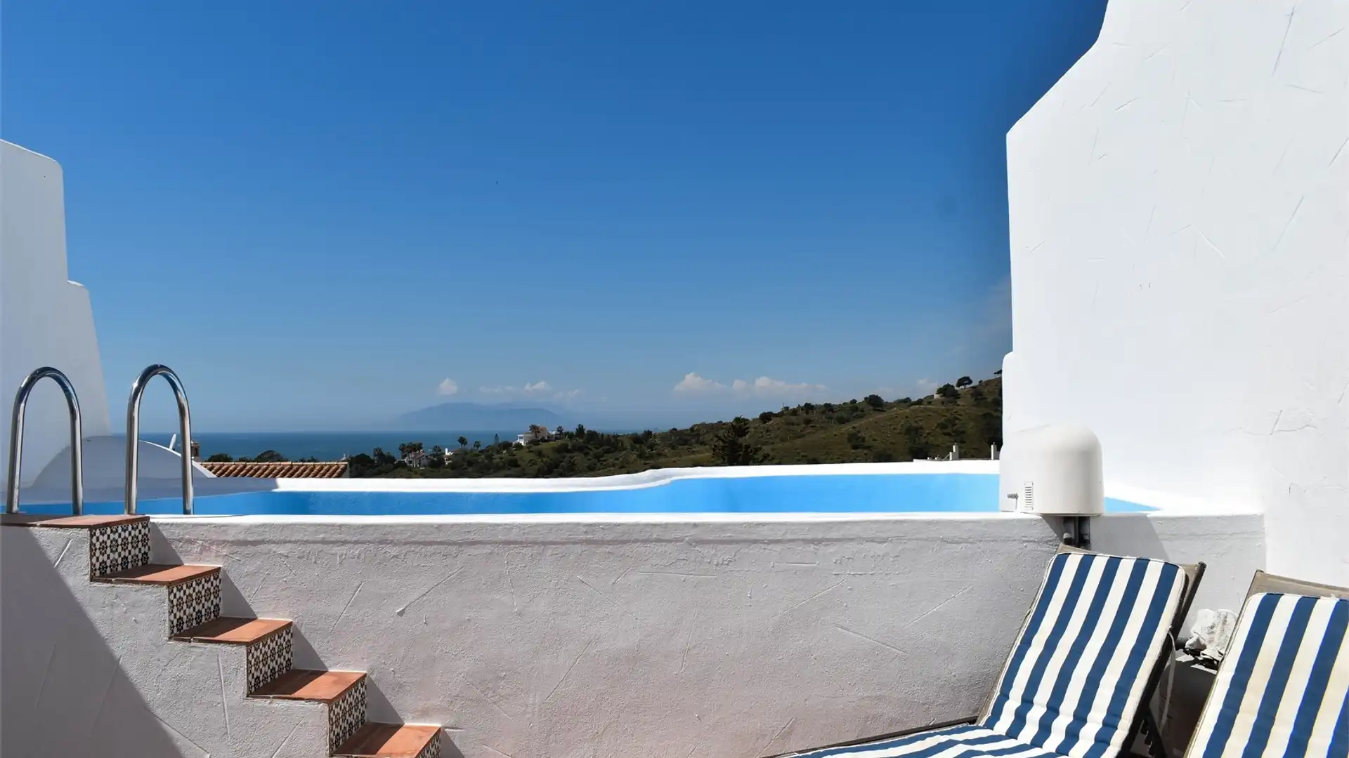 Piscina de Casa adosada en venta en Vélez-Málaga con Aire acondicionado, Terraza y Piscina