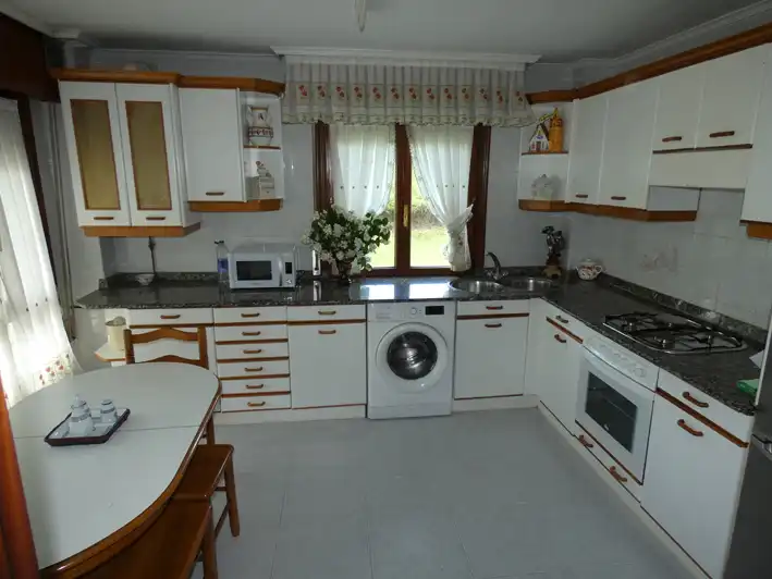 Küche von Haus oder Chalet zum Verkauf in Bárcena de Cicero mit Heizung, Privatgarten und Möbliert