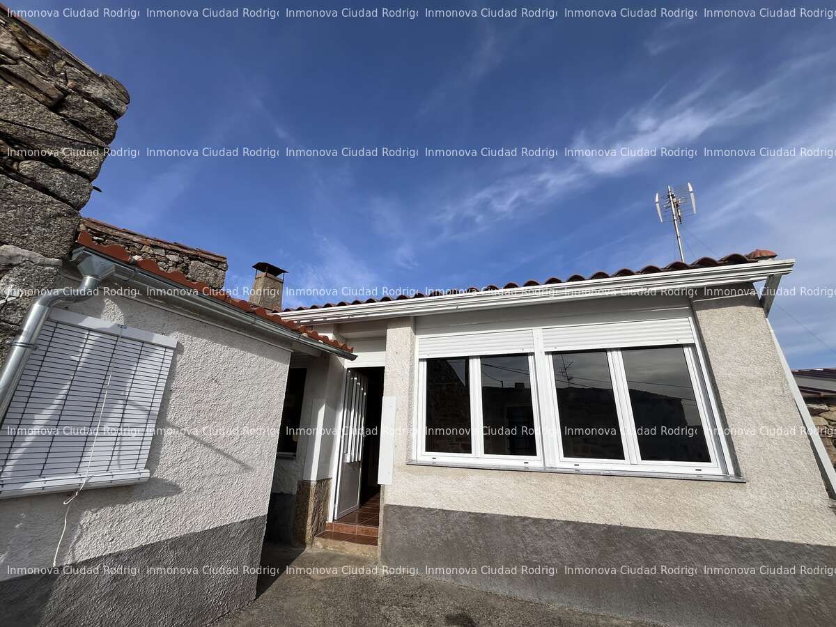 Exterior view of House or chalet for sale in Villar de Ciervo  with Private garden and Storage room