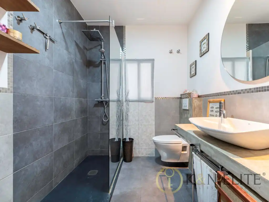 Bathroom of Flat for sale in Alicante / Alacant  with Air Conditioner and Balcony