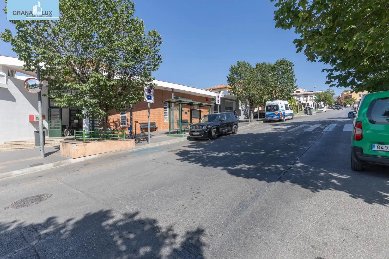 Vista exterior de Casa o xalet en venda en La Zubia amb Terrassa