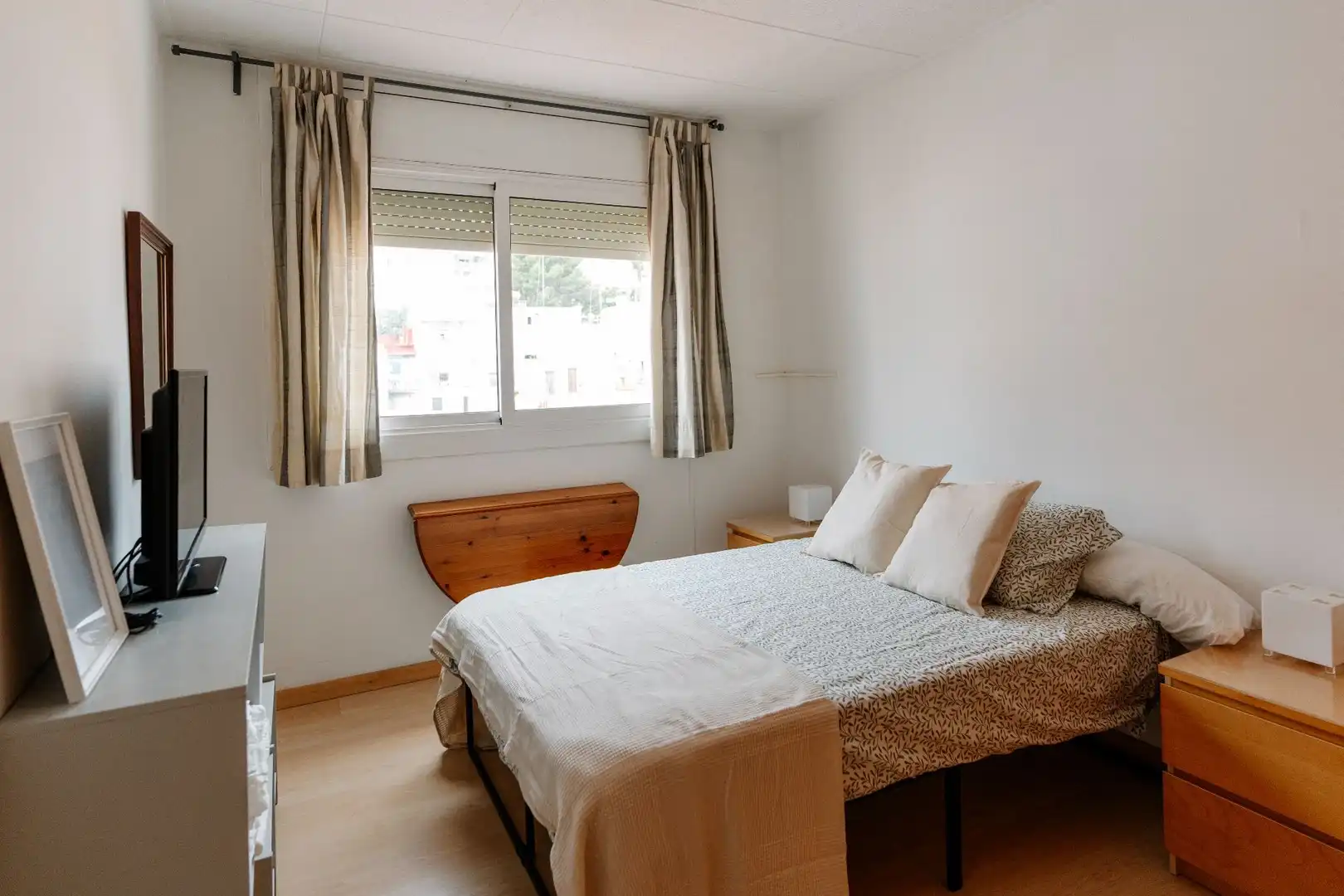 Schlafzimmer von Dachboden zur Miete in Barcelona mit Klimaanlage und Möbliert