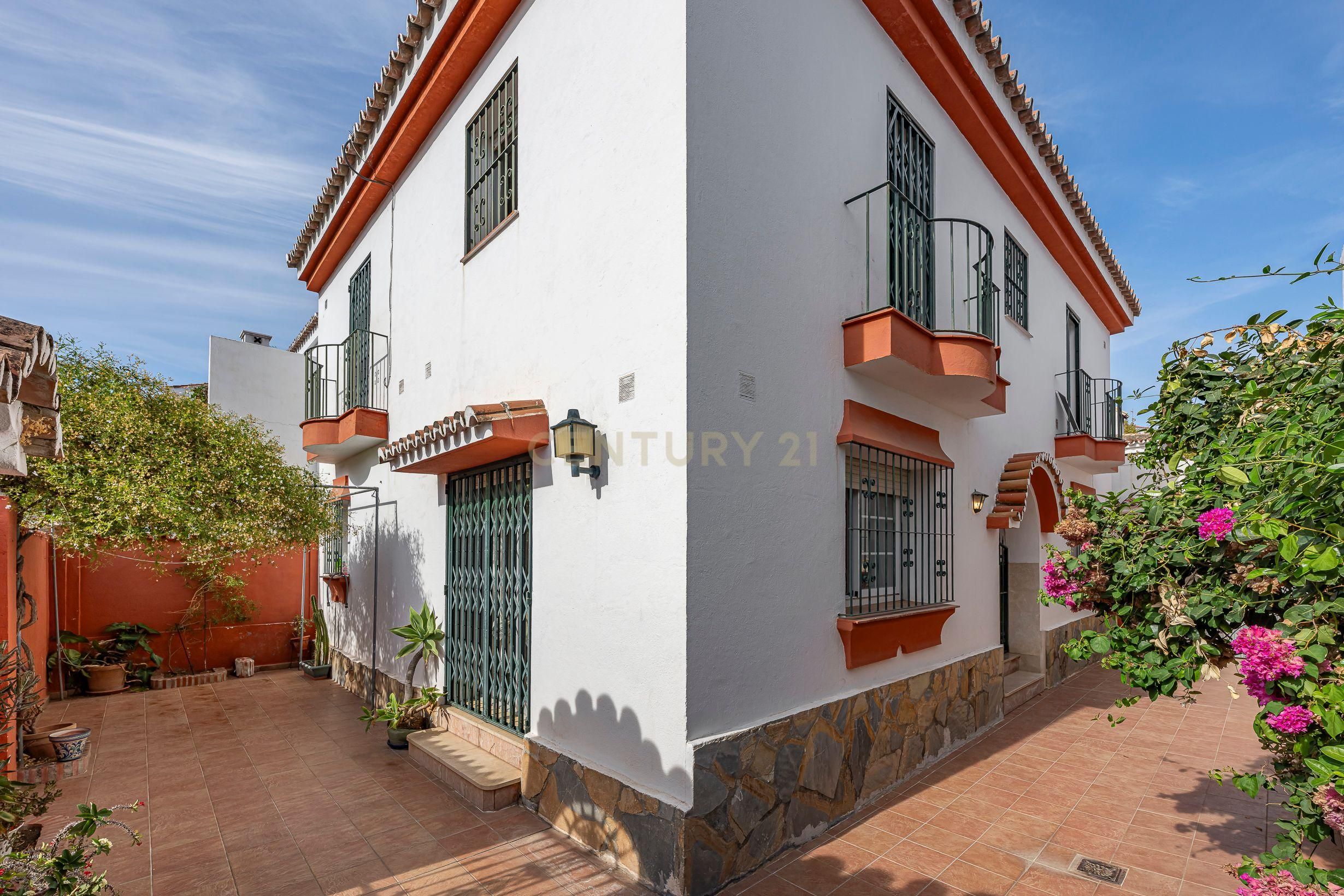 Vista exterior de Casa o xalet en venda en Marbella amb Traster i Balcó