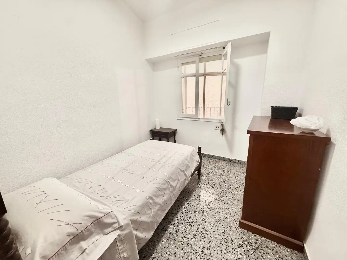 Dormitori de Apartament de lloguer en Alicante / Alacant amb Aire condicionat, Moblat i Balcó