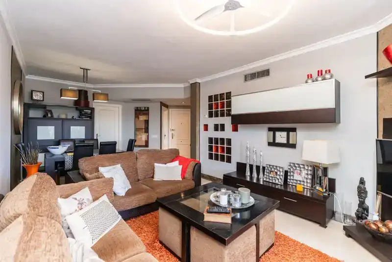 Sala de estar de Ático en venta en Estepona con Aire acondicionado y Piscina