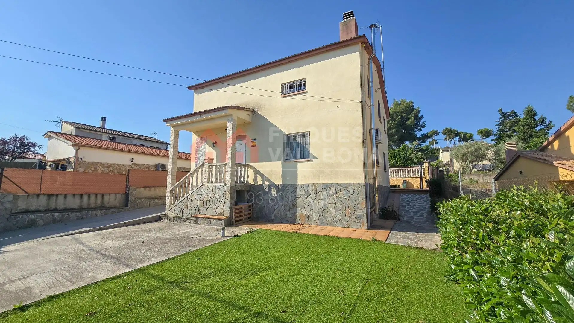 Vista exterior de Casa o xalet en venda en La Torre de Claramunt amb Aire condicionat, Calefacció i Jardí privat